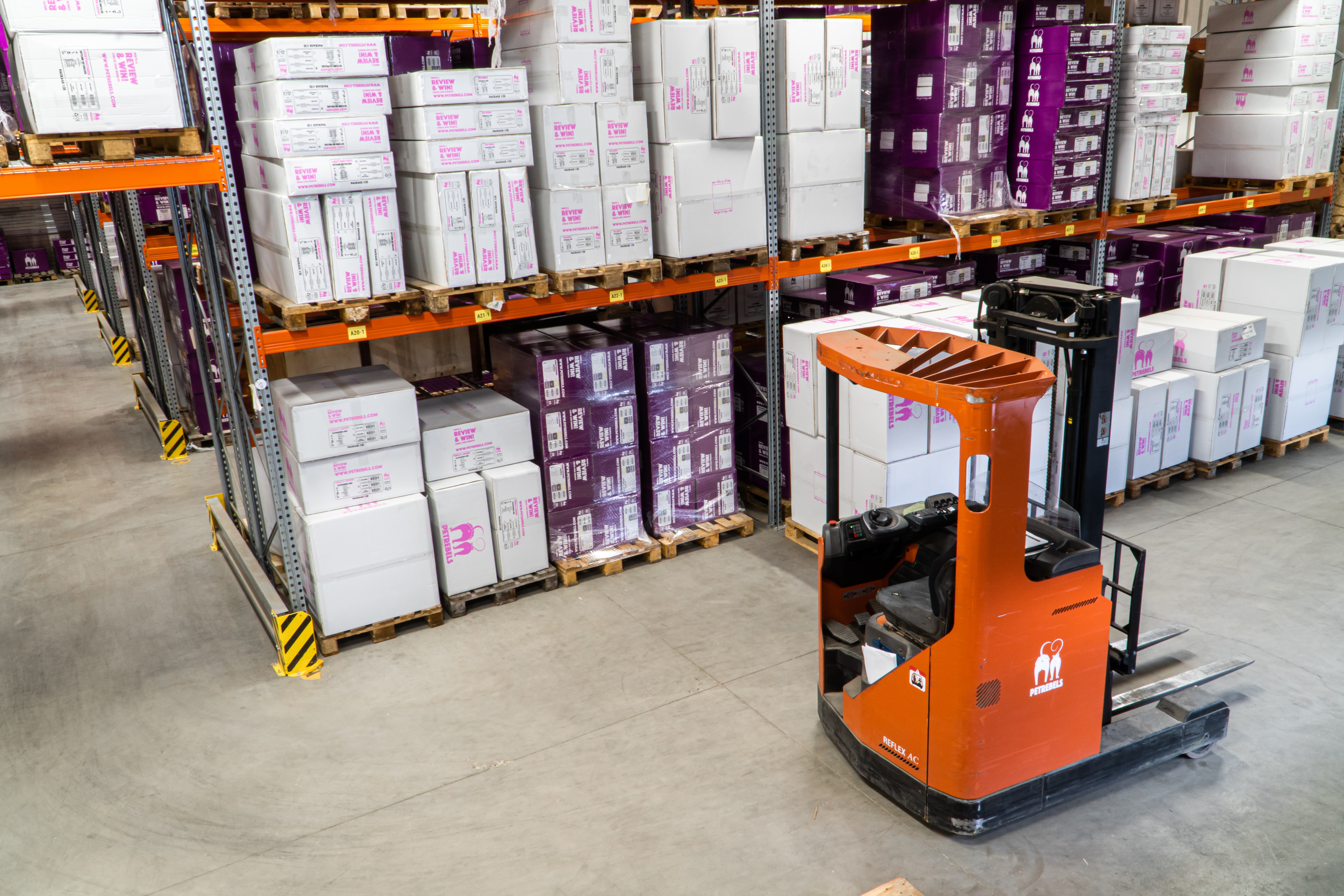 Manage Excess Inventory: How to Avoid Overstock and Optimize